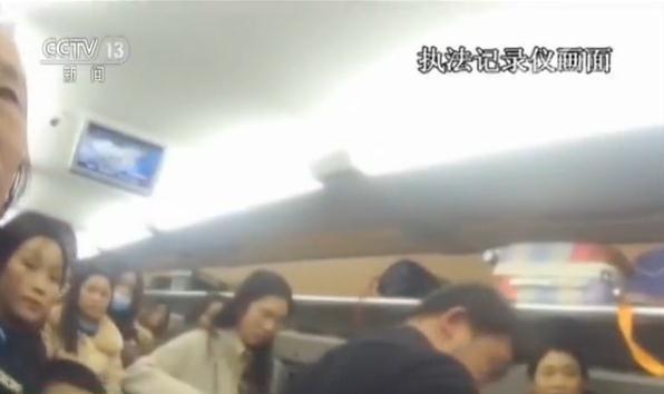 暖心一幕·高铁上孕妇羊水破裂 车站接力救助 暖心一幕·高铁上孕妇羊水破裂 车站接力救助