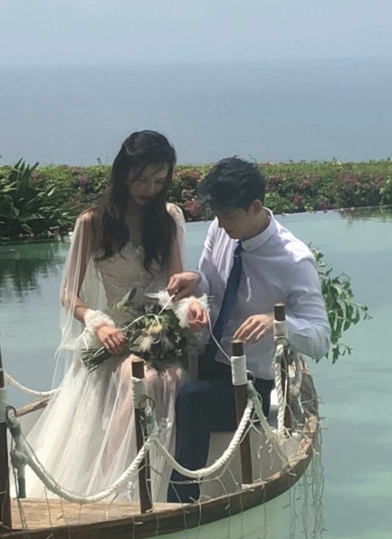 郭品超黄一琳巴厘岛拍婚纱照 两人称是拍杂志 曾被目击深夜牵手