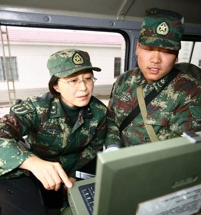 履歷驚人:中國火箭軍首位女將軍當選全國政協委員