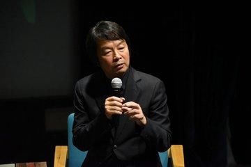 崔永元疯狂怼的刘震云终于沉不住气了,回怼老崔