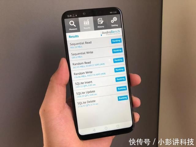 荣耀Play隐藏卖点揭露,性价比反超小米8 SE!