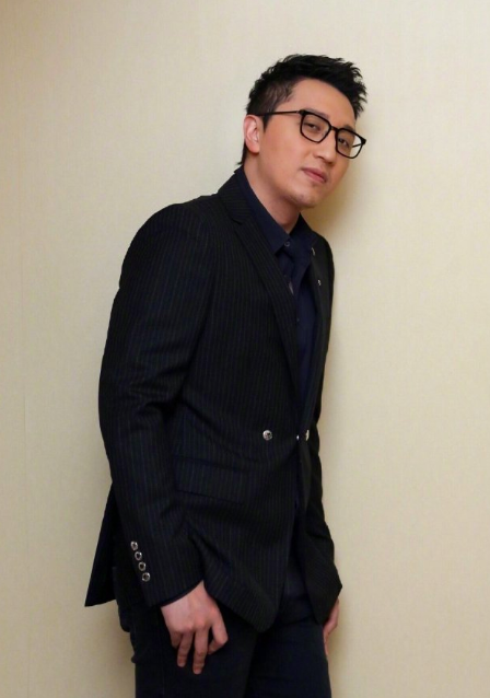 网曝华少将辞职浙江卫视 或将高以翔死后黑衣悼念有关(图1) 网曝华少将辞职浙江卫视 或将高以翔死后黑衣悼念有关(图1)