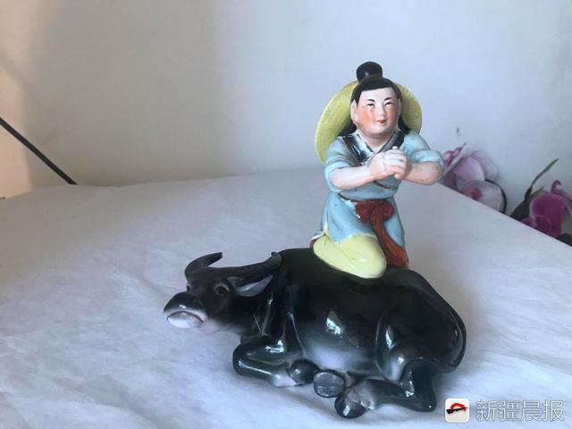 老人收藏“牛郎”45年,收藏家看了“宝贝”后说··· 老人收藏“牛郎”45年,收藏家看了“宝贝”后说···