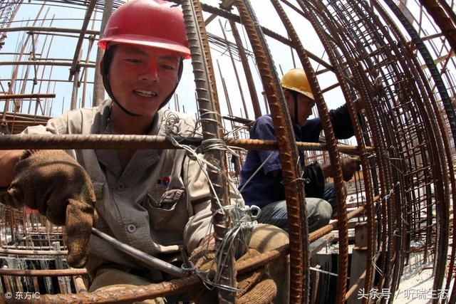 工头下乡招工一天130招不到人,农民们为何坐着