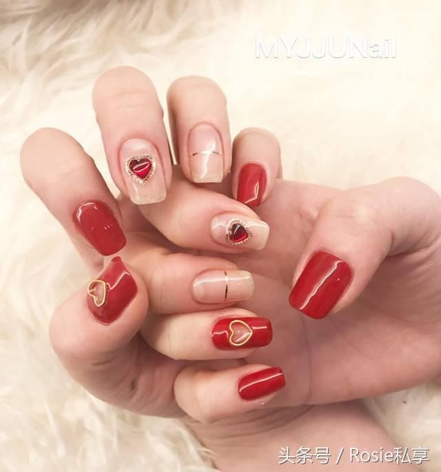 短指甲还能做哪些温柔大方又简约的新年美甲款