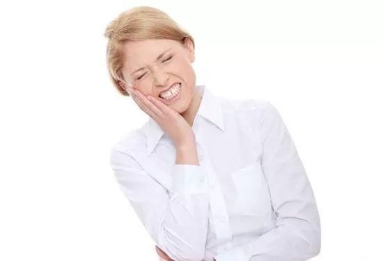 口腔溃疡怎么好得快 快速缓解口轻溃疡偏方快