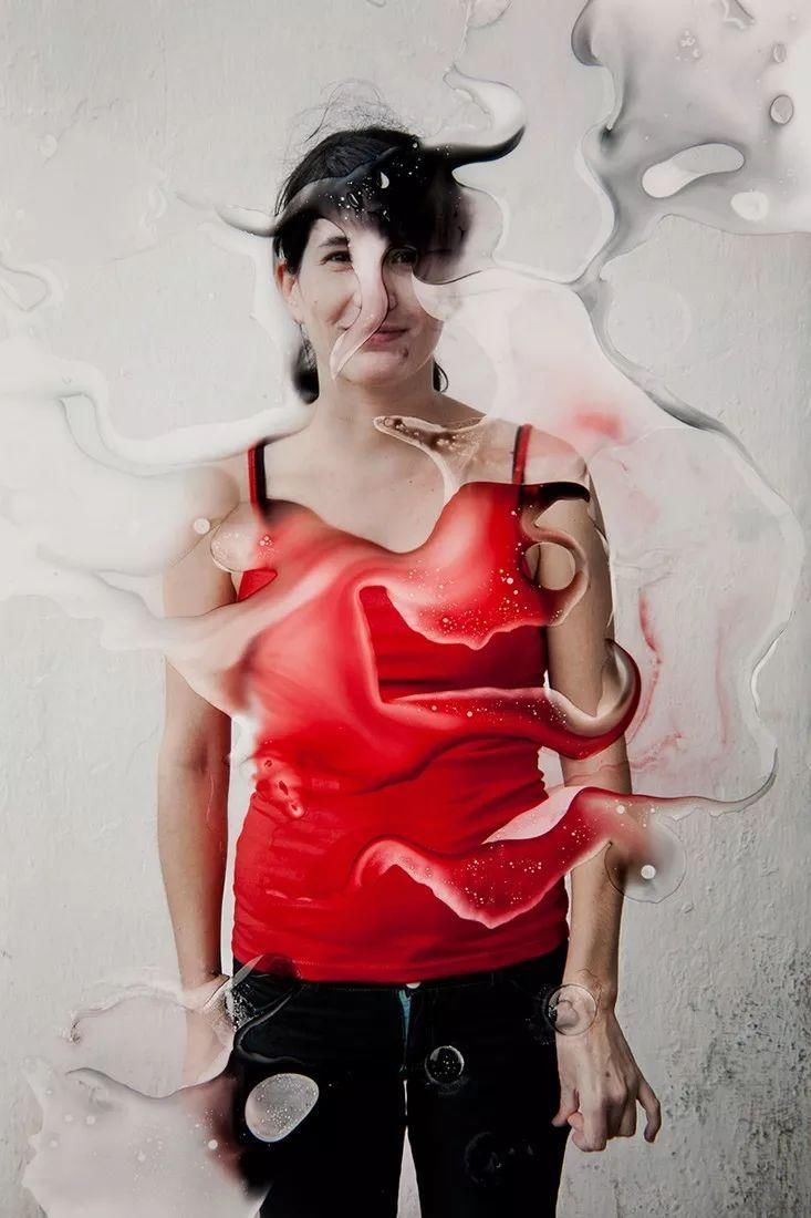向照片上洒水就能创作艺术?这位女摄影师真的可以!