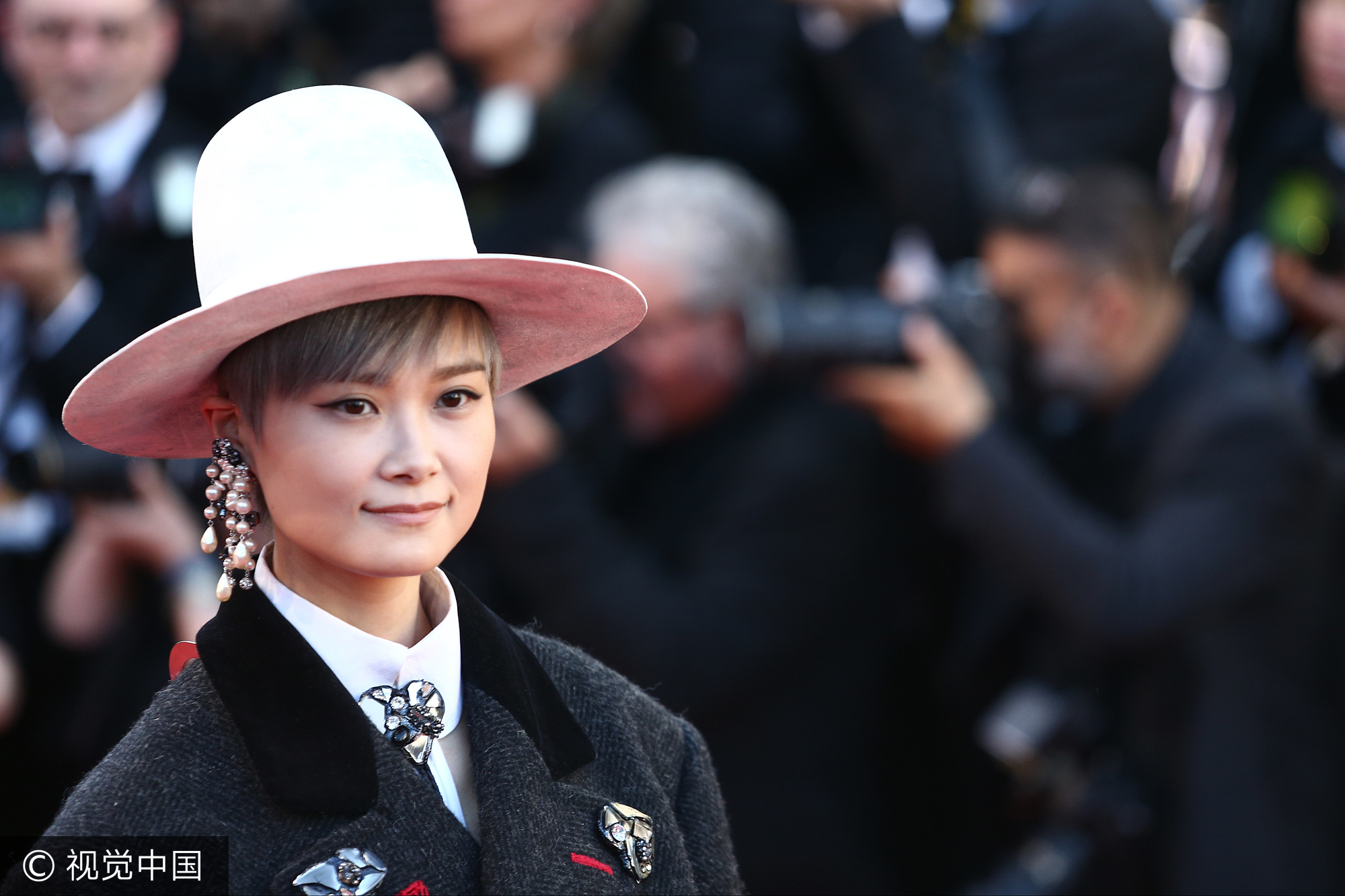 探秘李宇春戛纳红毯礼服 探秘李宇春戛纳红毯礼服