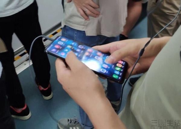 疑似荣耀Paly真机曝光,售价或为3299元