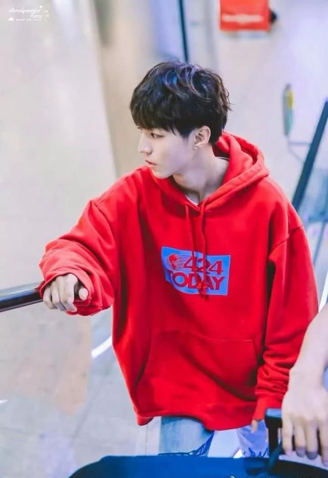 王俊凯卫衣胸前有三个数字,这些数字组合起来