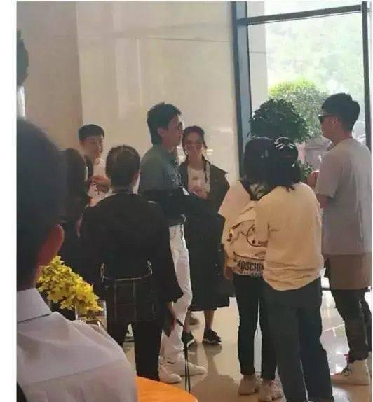 李金铭上跑男节目,穿的衣服被人吐槽