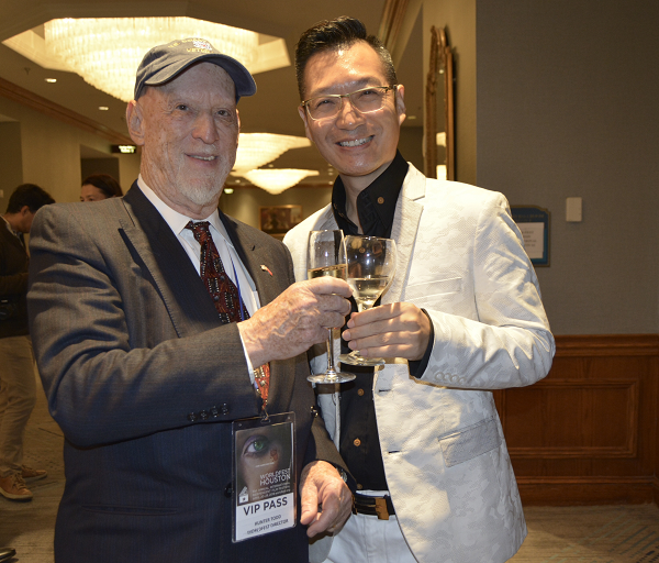 休斯顿国际电影节 中国公益电影明星董长健走