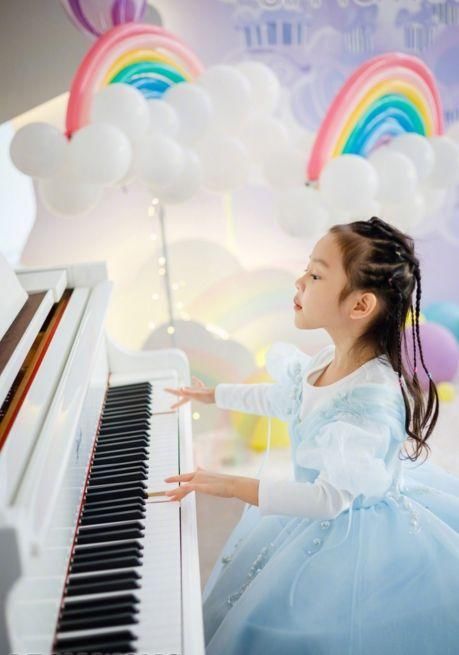 7岁张婉儿撞脸甜馨,不仅和李小璐像母女,还被