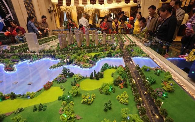 房价越来越高,老百姓却没钱消费了,未来会是怎