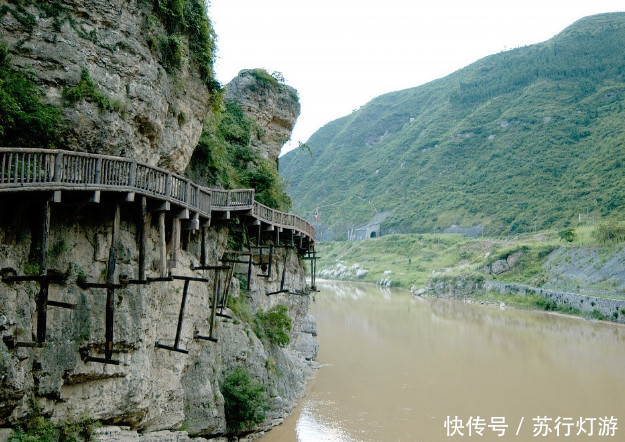 這個地方居然比華山棧道還驚險,十個人九個嚇到尿褲