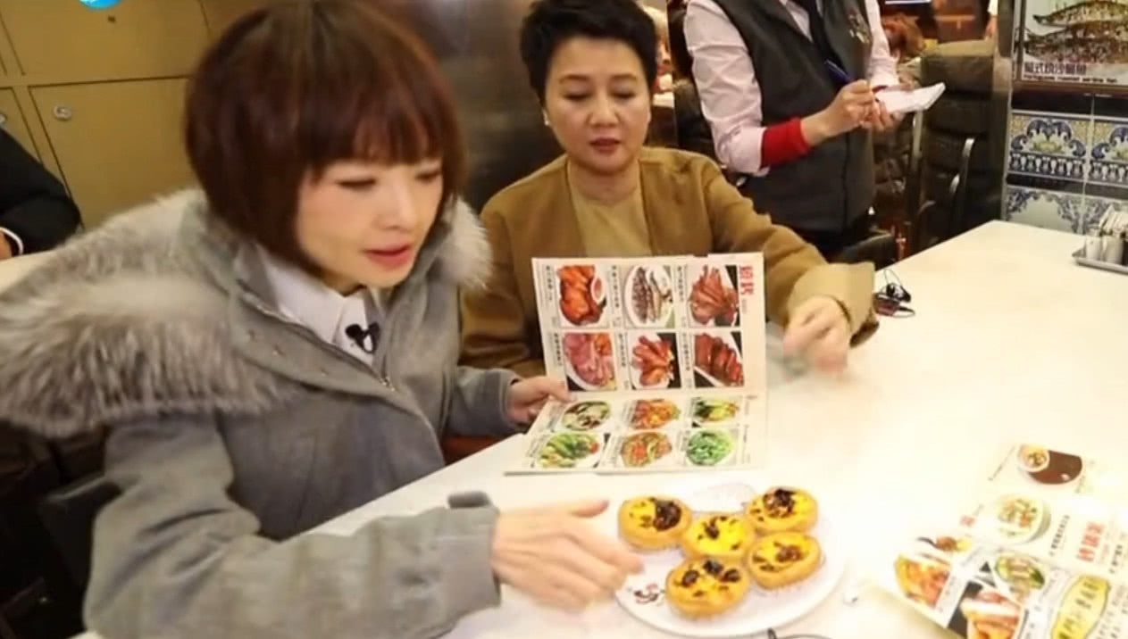 鲁豫采访赌王太太,王健林没挡住魔咒,赌王能