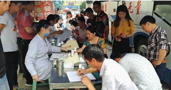 修水县第一人民医院西院组织职工开展无偿献血