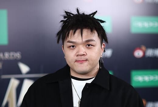 新四小花旦同框都有奖,吴昕过敏状态差,潘粤明