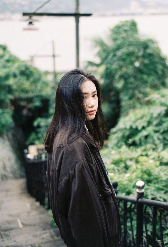 很压抑心很累的句子短语,瞬间就哭了!