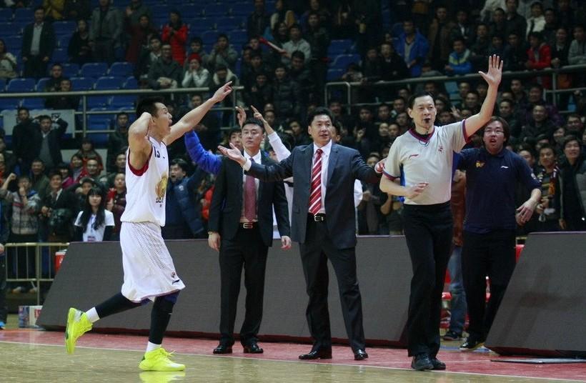 裁判也是人,CBA黑哨频现竟是因为钱给的不够