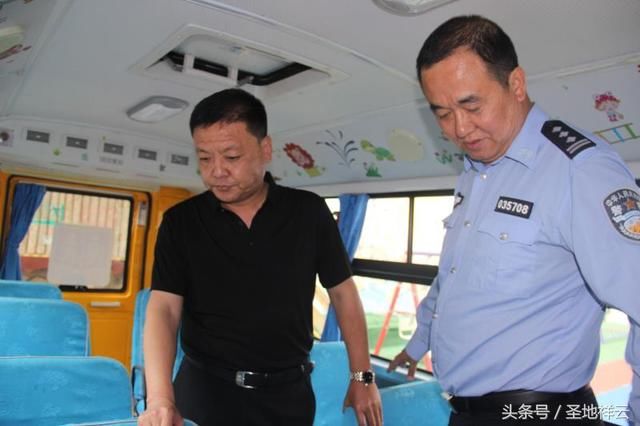 延安市交警支队副支队长李江林深入宜川大队督