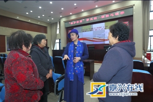 " 这不是江西卫视《金牌调解》的观察员沈珊老师吗?