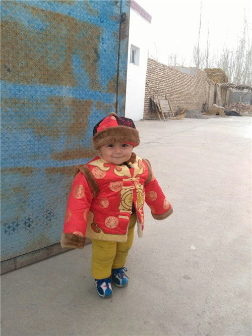 拜城县地方税务局下沉干部为亚吐尔乡英兰干村