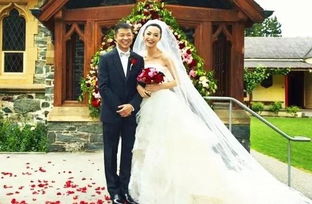 二婚不该办婚礼?这些明星的二婚婚礼办得比头