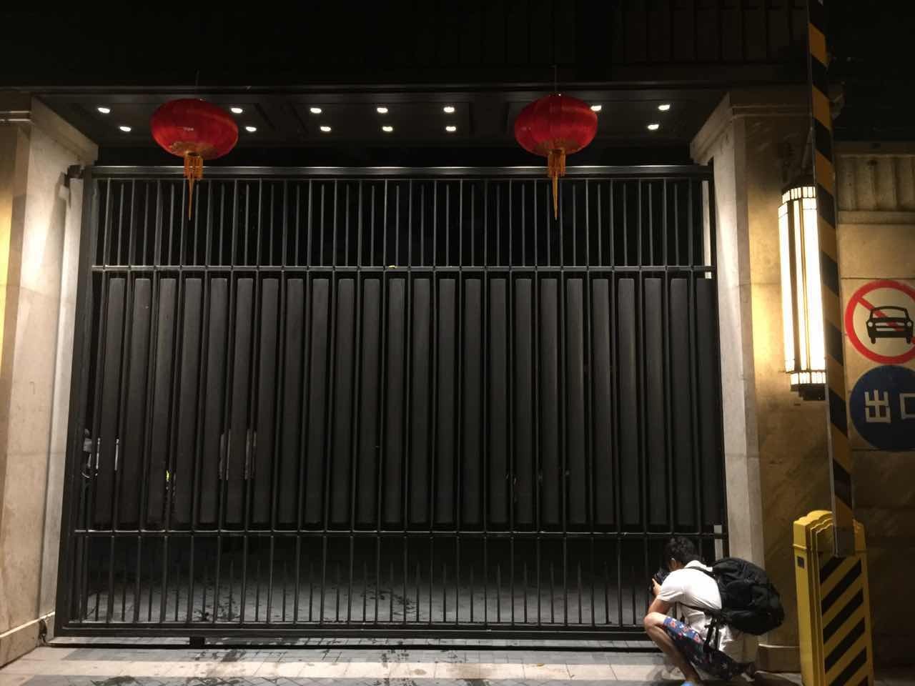 乔任梁意外死亡 别墅外现殡仪车