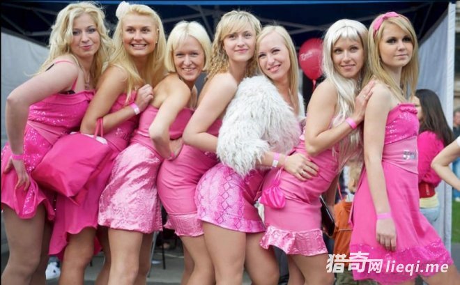 很难想象，这些女孩竟然愁嫁。但这却是事实，拉脱维亚女多男少，女孩们择偶的标准只能一降再降。基本上，只要男方没有太大问题，女孩们会很愿意组建家庭。