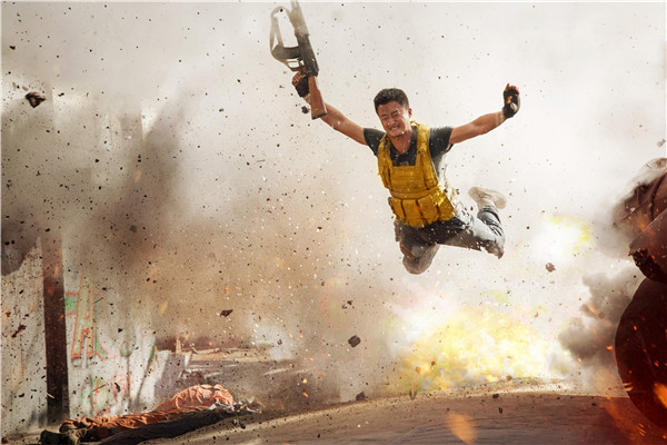 战狼2票房突破30亿吴京赚了多少?战狼2票房惊