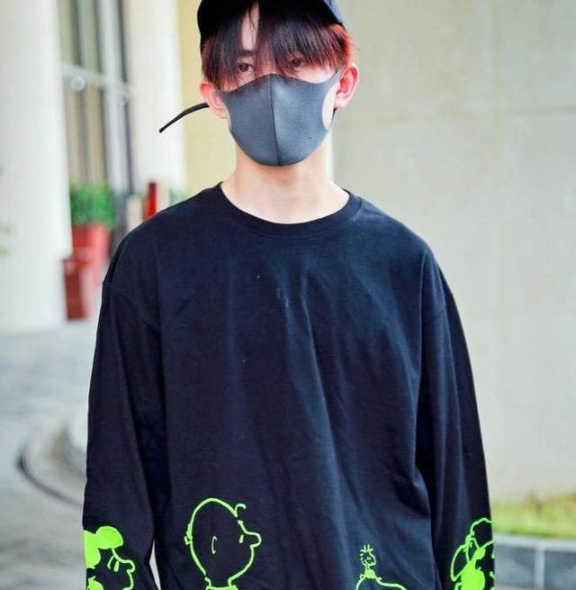 新发型:王源扎小辫,千玺刘海遮眼睛,王俊凯染红