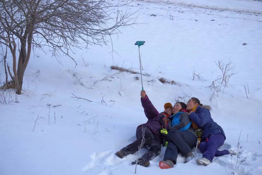 当中国大妈们自拍的时候 她们想说的是什么