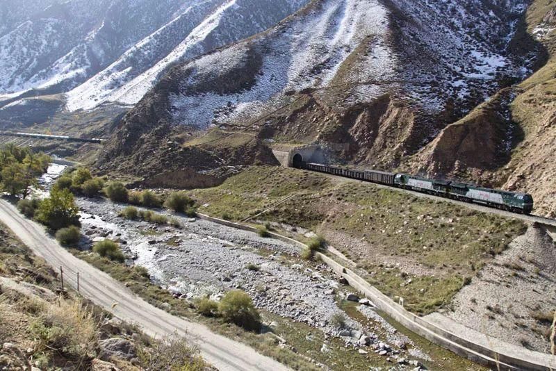 铁道兵竖起的一座丰碑: 新疆南疆铁路