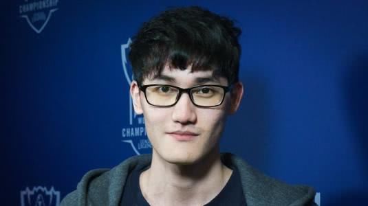 MSI决赛小花生输出倒一,分均输出不到100,一个