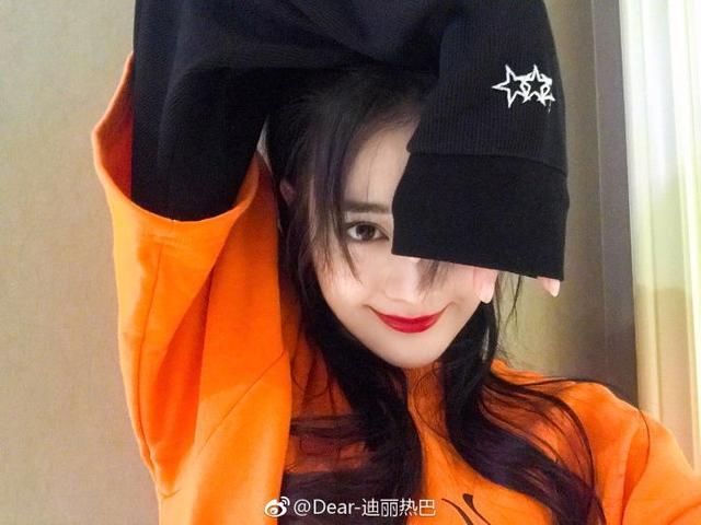 迪丽热巴出道前素颜旧照被扒出,到底有没有整