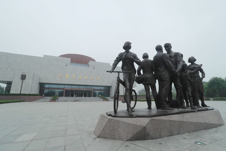 自2013年4月26日开馆以来,沂蒙革命纪念馆累计接待团体近千余批次,接待群众近十万人次。沂蒙革命纪念馆作为全国重要的爱国主义教育基地,成为党政机关、企事业单位等团体与群众学习红色沂蒙精神、践行群众路线的重要载体。