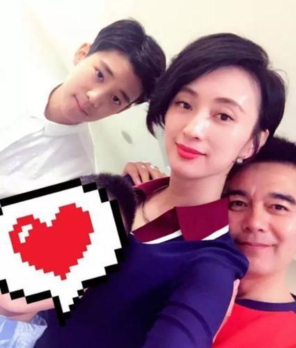 "祁同伟"四婚娇妻近照曝光 气场强大酷似梅艳芳