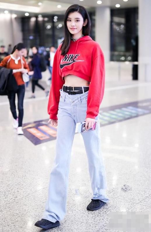 杨幂私服卫衣已经穿上身了 春季搭配赶紧学起