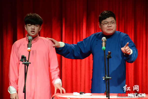 大兵"笑工厂"进驻长沙老戏园 本土笑星云集