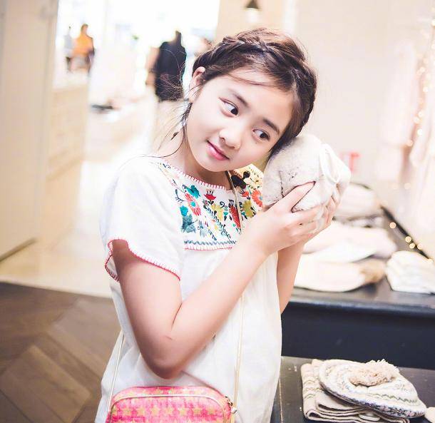 这样的黄多多是不是相当的活泼可爱呢,妈妈日常也把