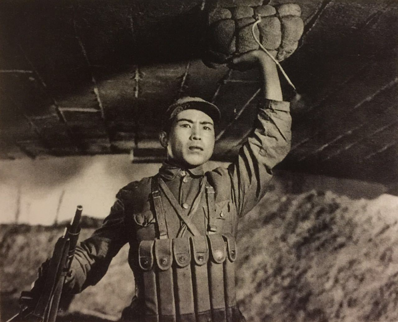 经历抗日战争、内战的枪火洗礼，董存瑞逐渐由鲁莽、冲动的孩子蜕变成为真正的革命战士。 
1948年5月，在解放隆化的战役中，已成为共产党员的董存瑞被任命为爆破队长，在执行任务的紧要关头，董存瑞为减少战友伤亡，做出震撼后人的举动，成为英雄。
那一句“为了新中国，前进！”是多少人记忆中最嘹亮的呐喊。