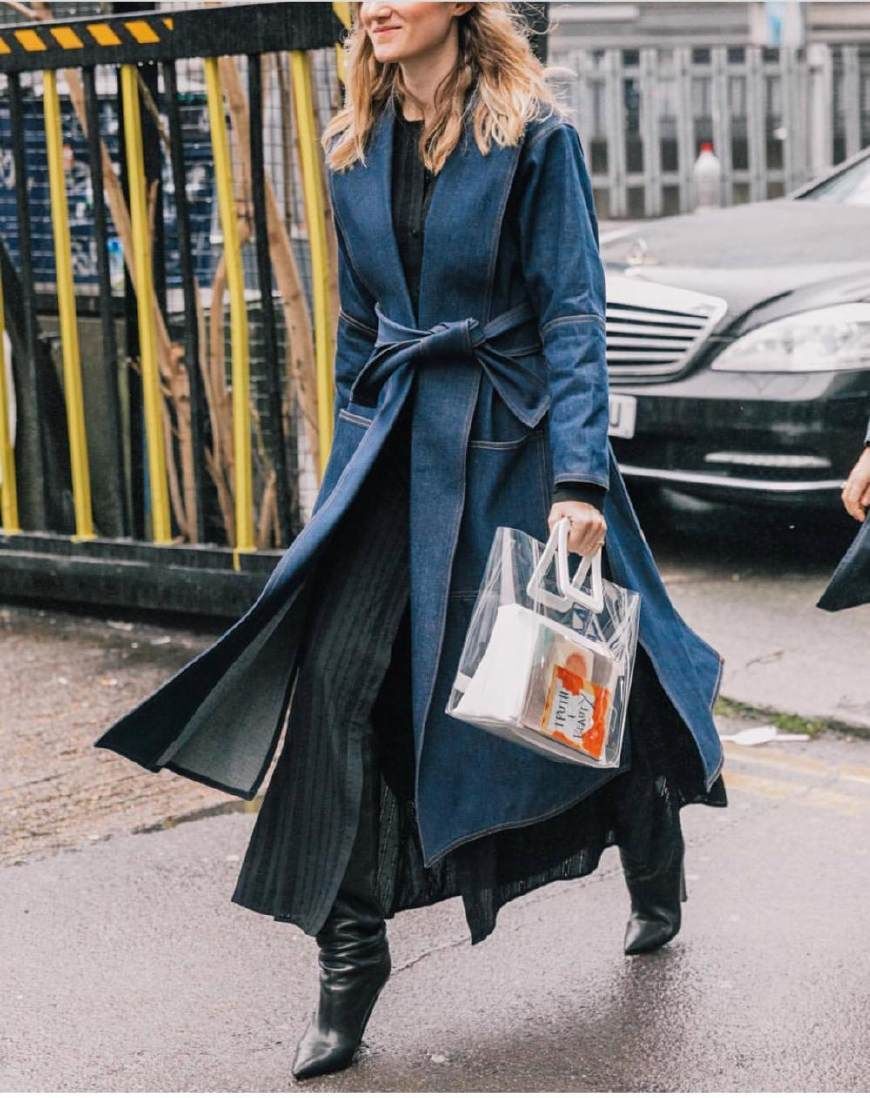 今年这样的塑料袋包包竟然席卷了时尚圈,越来