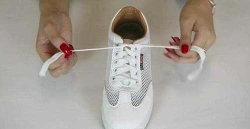 如何快速的系鞋带 t01d54f3254ca1c136f.jpg?size=500x258