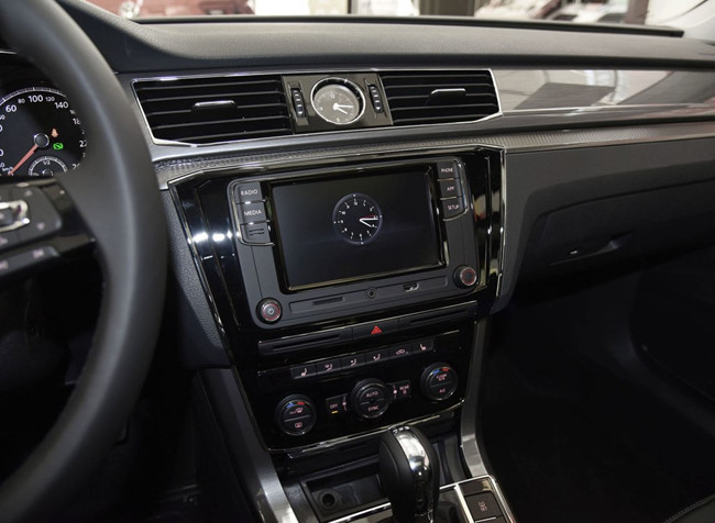 t型贯通式商务中控台上汽大众帕萨特限时优惠8万元