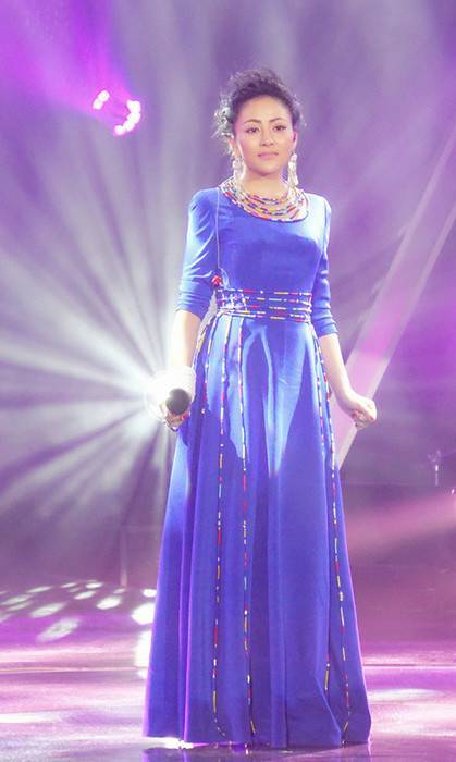 阿鲁阿卓山风组合演绎《流淌的思念》 引全场学唱