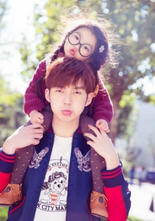 要赚钱养活小弟弟?阿拉蕾成戛纳电影节年龄最