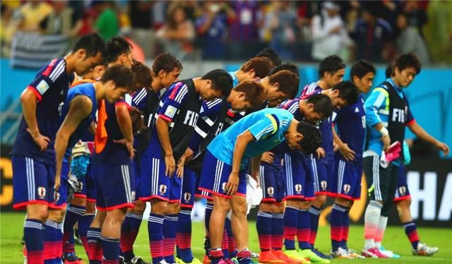 世界杯日本队一雪前耻,碾压强队哥伦比亚,国足