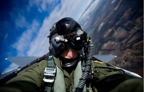 美军飞行员的待遇有多好?看了这组数据,无数人