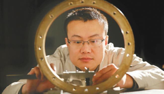 【中国梦实践者】他的指纹几乎磨平 只为练就“微米级”的触觉